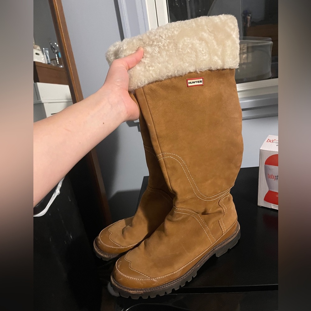 Gently used Hunter boots with the fur!